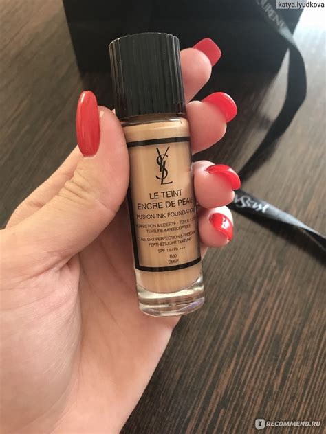 Тональный флюид Yves Saint Laurent Encre de Peau 